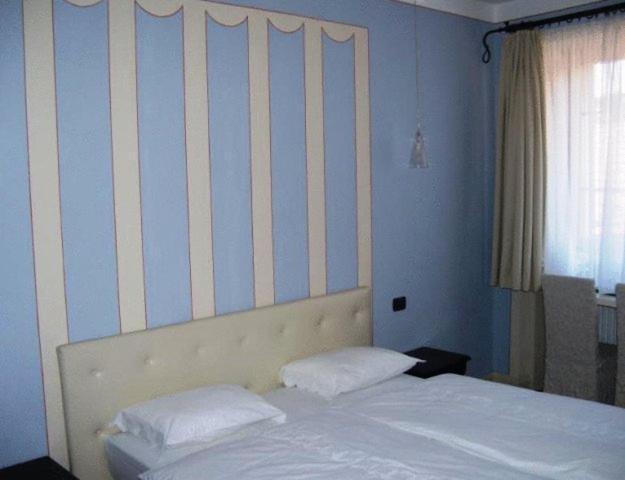 Hotel Casa Arizzoli Cannobio Rum bild